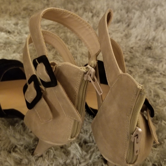 Sandals - Picture 4 of 7